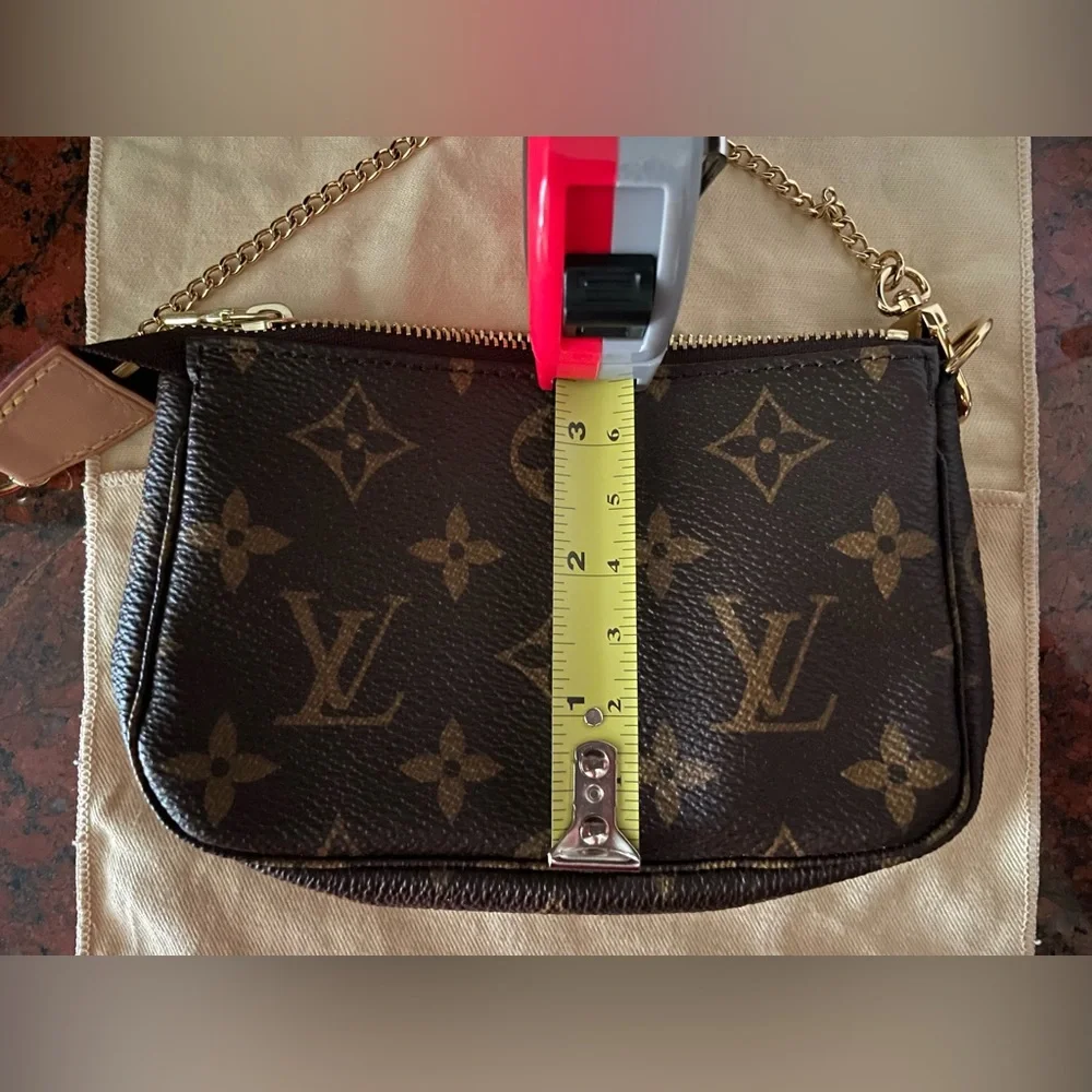 LV Mini Pochette that will make any wardrobe fabulous! - Picture 7 of 12